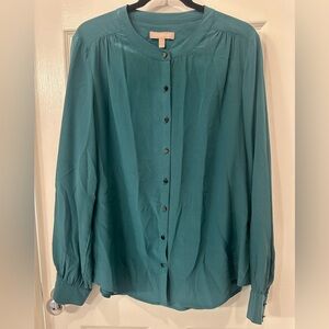 100% silk green Banaba Republic blouse with black buttons